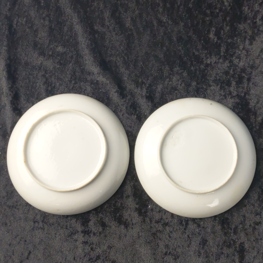 Beautiful vintage Handpainted saucers - Picture 3 of 9